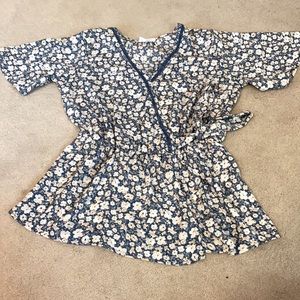 Women’s short sleeve flowy shirt